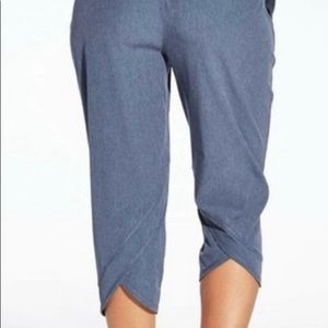 🎊 New wo/t Calia by Carrie Underwood blue medium Crop Pant